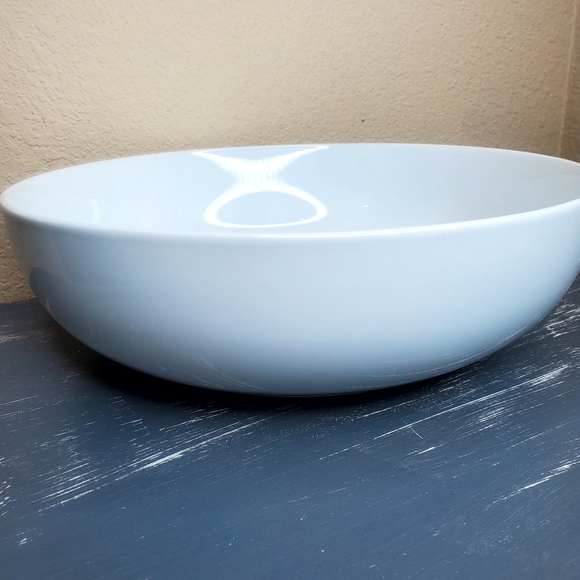 Crate & Barrel 3.5" Height × 11.5" Wide Round Porcelain White XL Serving‎ Bowl - Picture 6 of 6